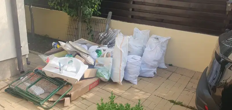 Bucătărie veche cu electrocasnice de evacuat în Sector 5 București