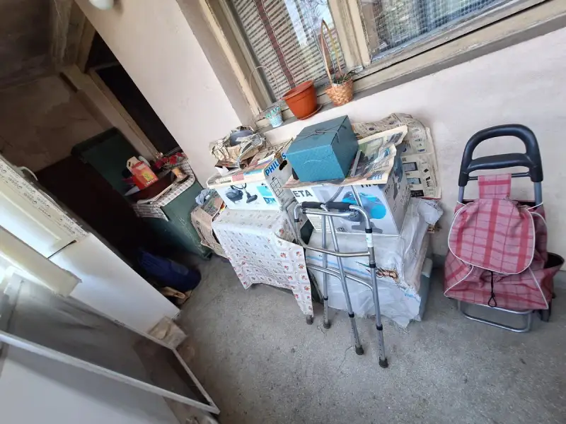 Garsonieră goală și pregătită pentru mutare nouă